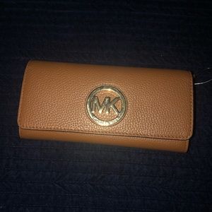 Michael kors wallet brand new